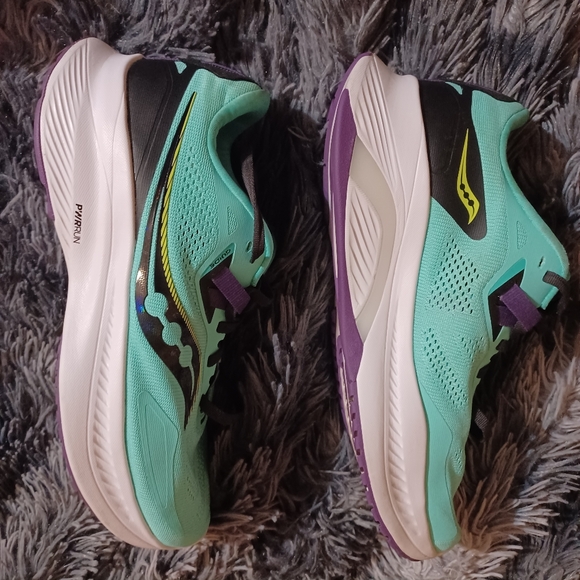 Saucony women's tenis shoes size 9 - Picture 1 of 7